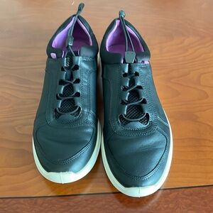NIB Ecco Lightweight Leather Laceup Sneakers